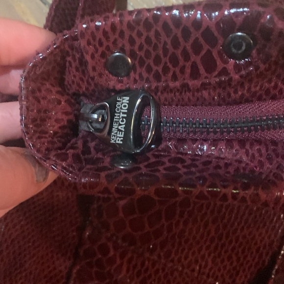 Kenneth Cole Reaction XL snakeskin hobo tote w/crossbody straps - Picture 3 of 11